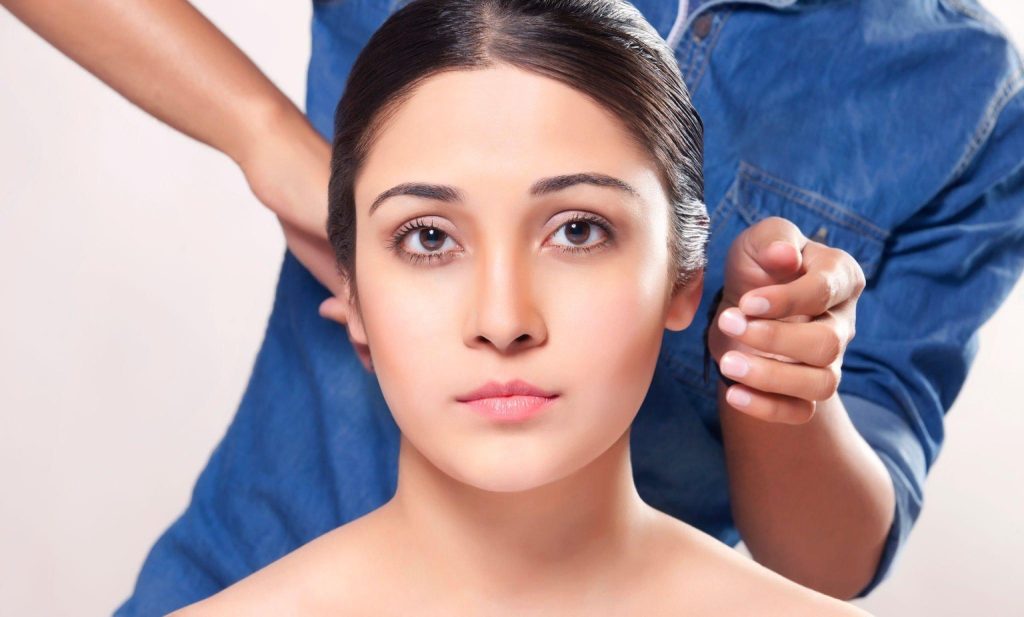 Forehead Threading - £5